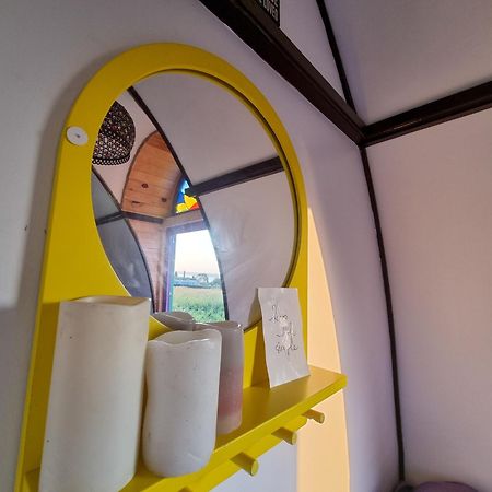 Central Tiny Houses Bukarest Exterior foto