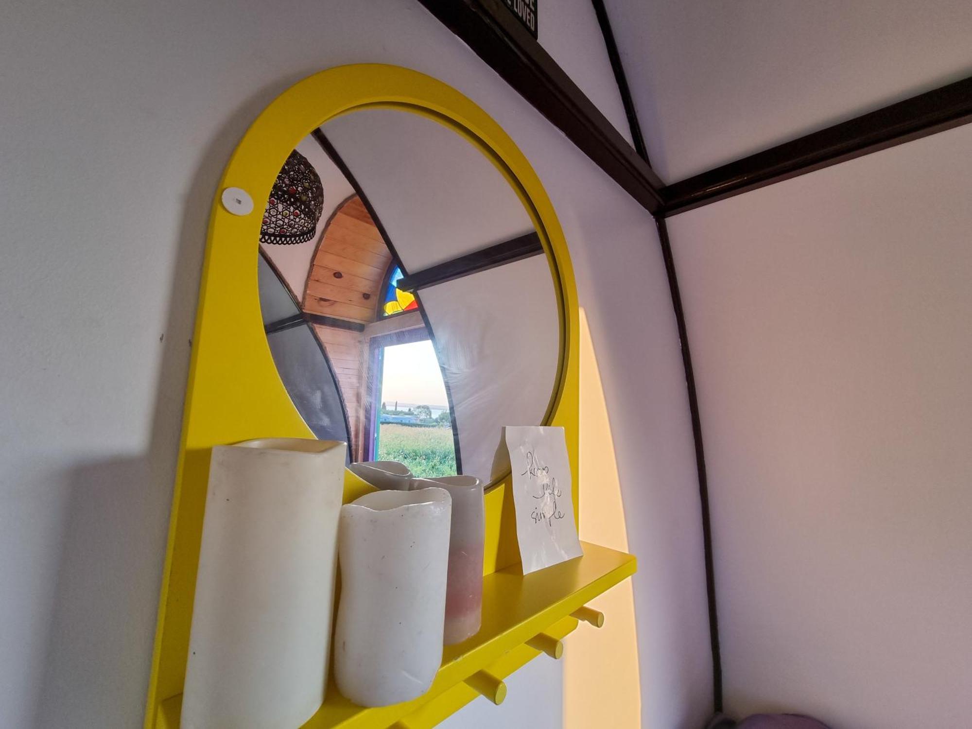 Central Tiny Houses Bukarest Exterior foto