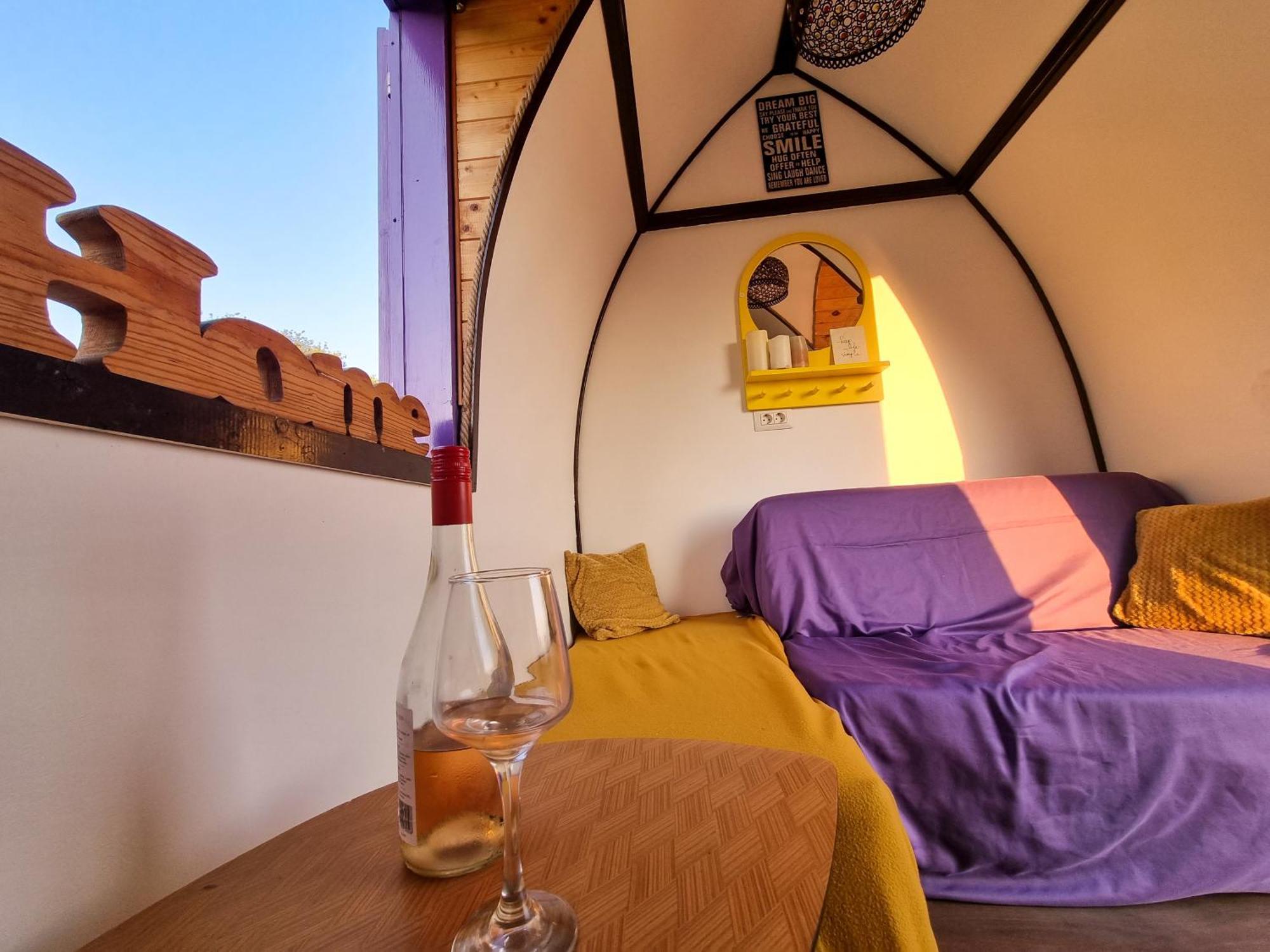 Central Tiny Houses Bukarest Exterior foto