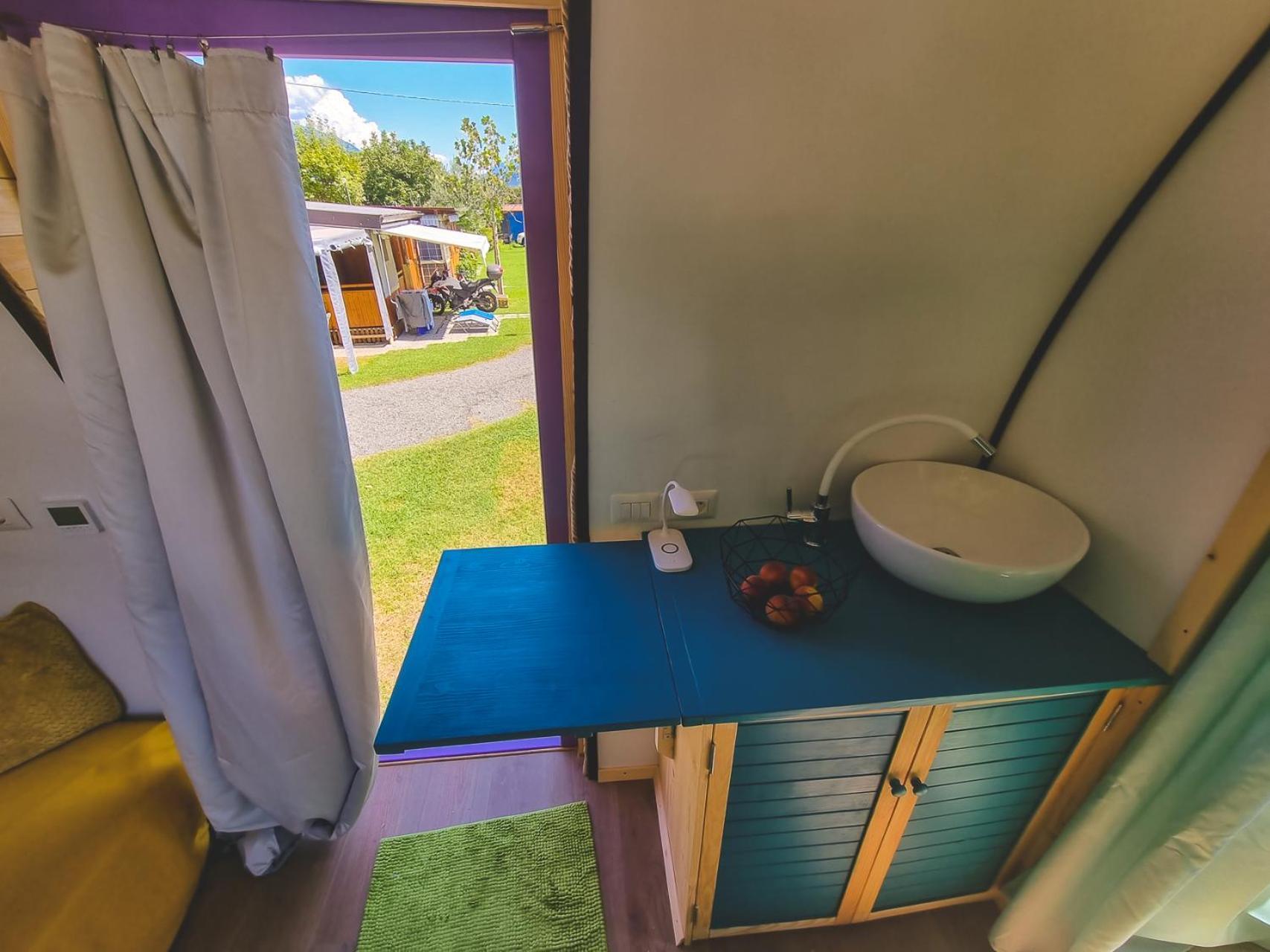 Central Tiny Houses Bukarest Exterior foto