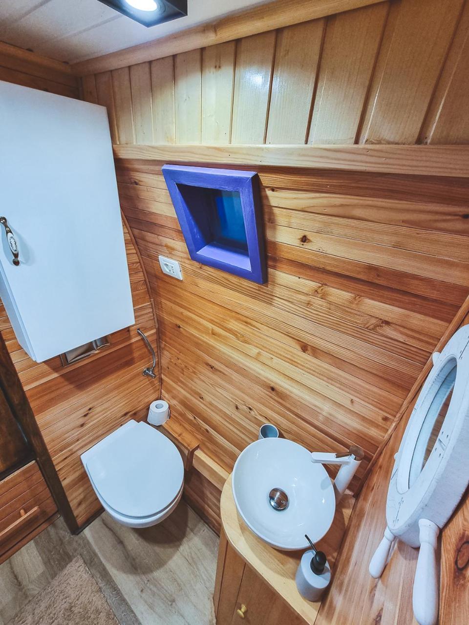 Central Tiny Houses Bukarest Exterior foto